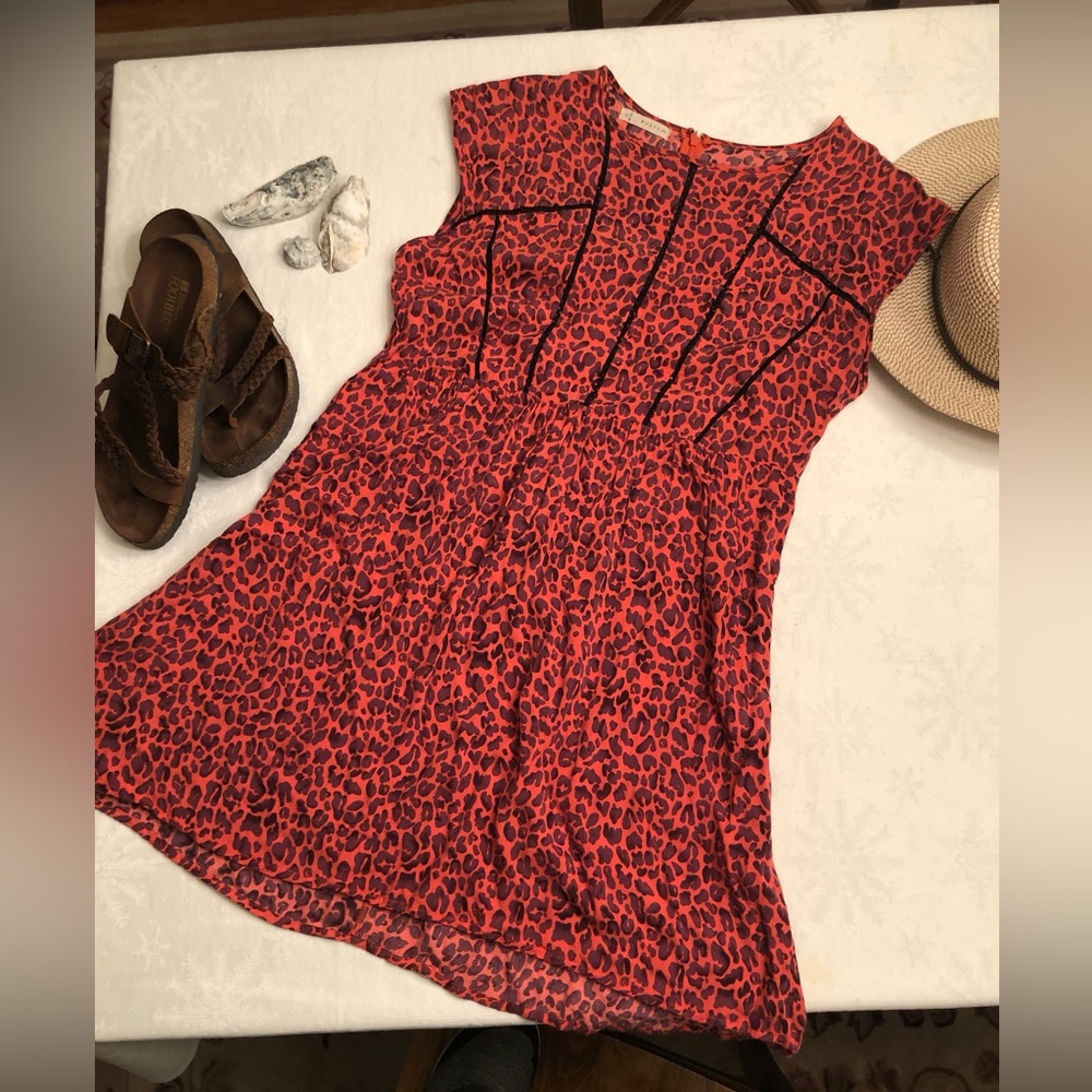 Adorable spring light dress.
